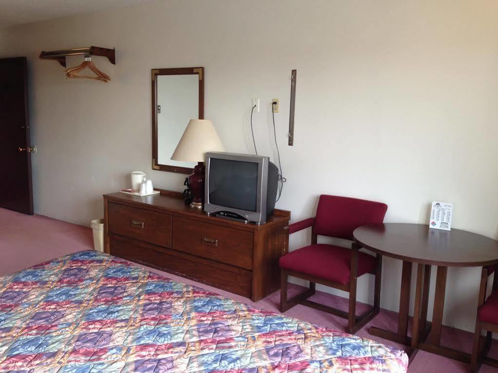 Americas Best Value Inn Laramie Exterior photo