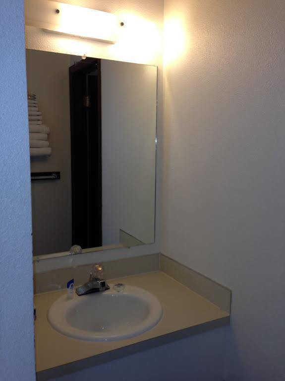 Americas Best Value Inn Laramie Exterior photo